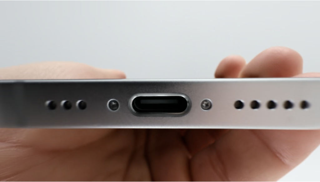 iPhone 16e